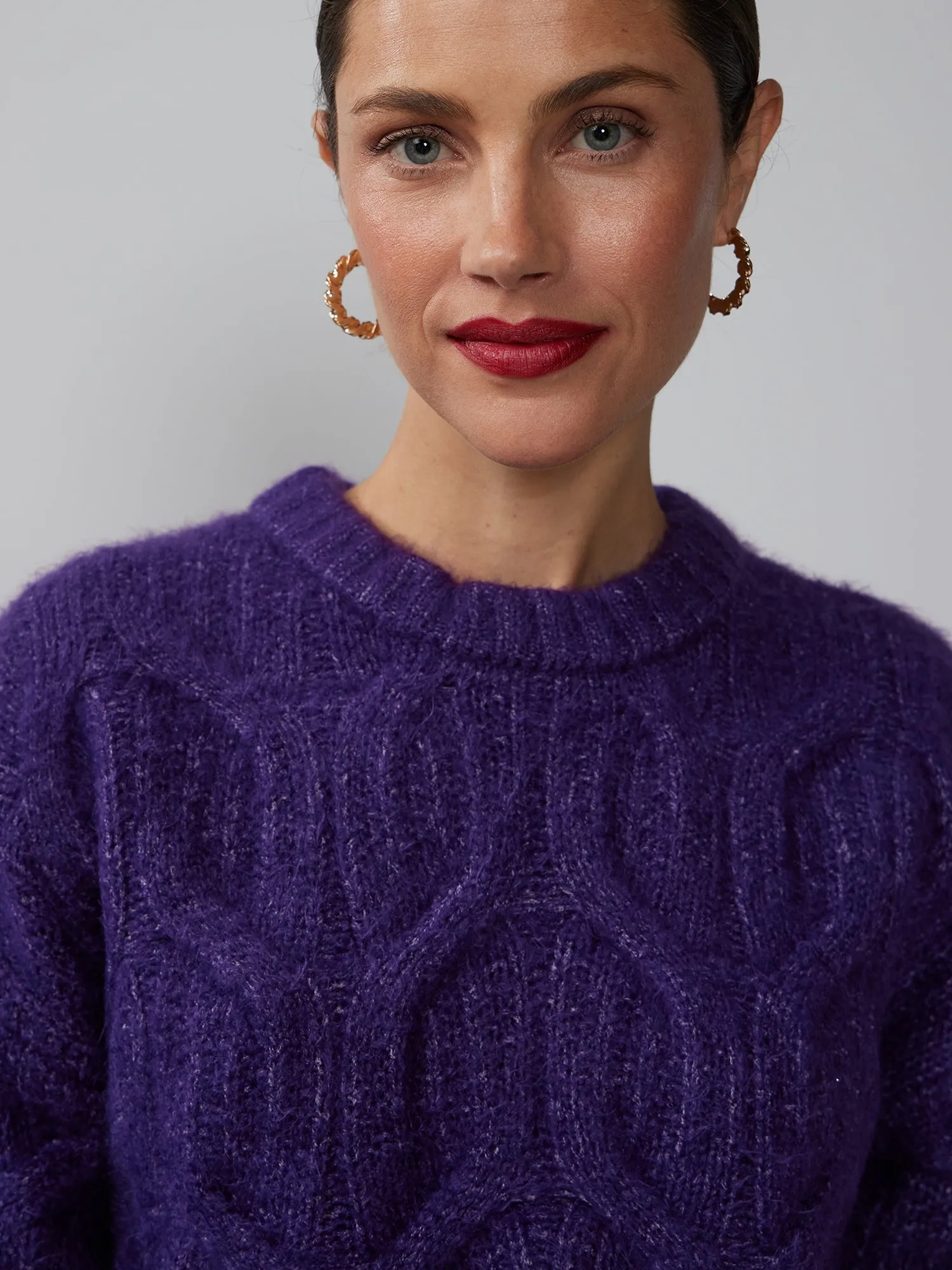 Long Sleeve Horseshoe Cable Knit Sweater
