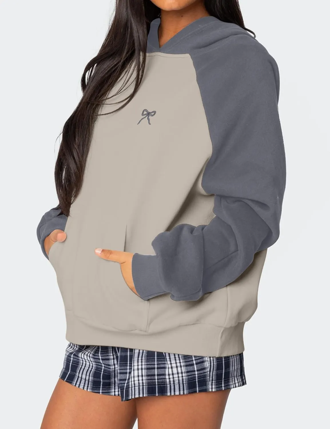 MISSACTIVER Women Bow Graphic Sweatshirt Color Block Pullover Hoodie Fall Fashion Oversized Hooded Sweatshirt Tops